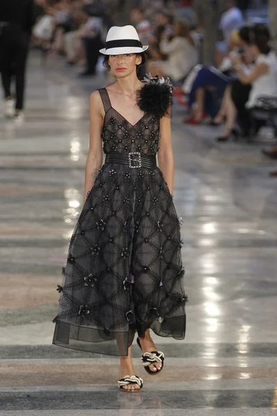 Look 10